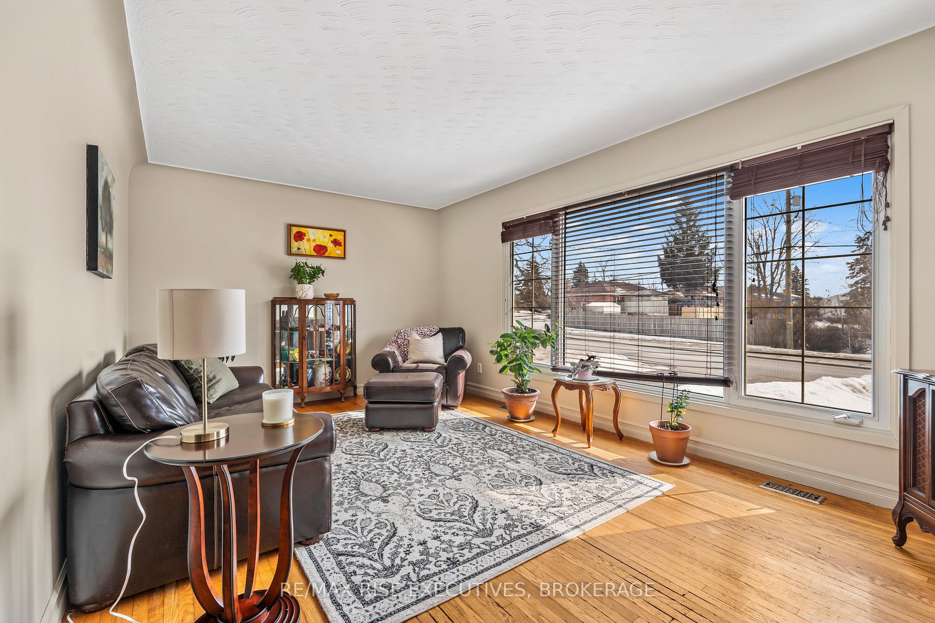 Photo 4 of 50 Briscoe Street, Loyalist, Amherstview — HOMEH