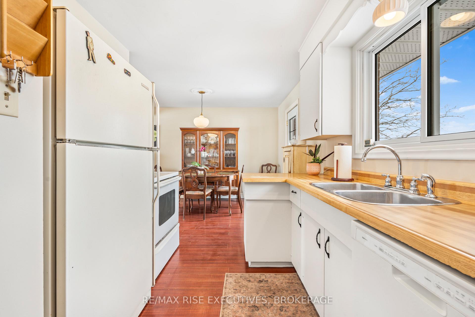 Photo 8 of 50 Briscoe Street, Loyalist, Amherstview — HOMEH