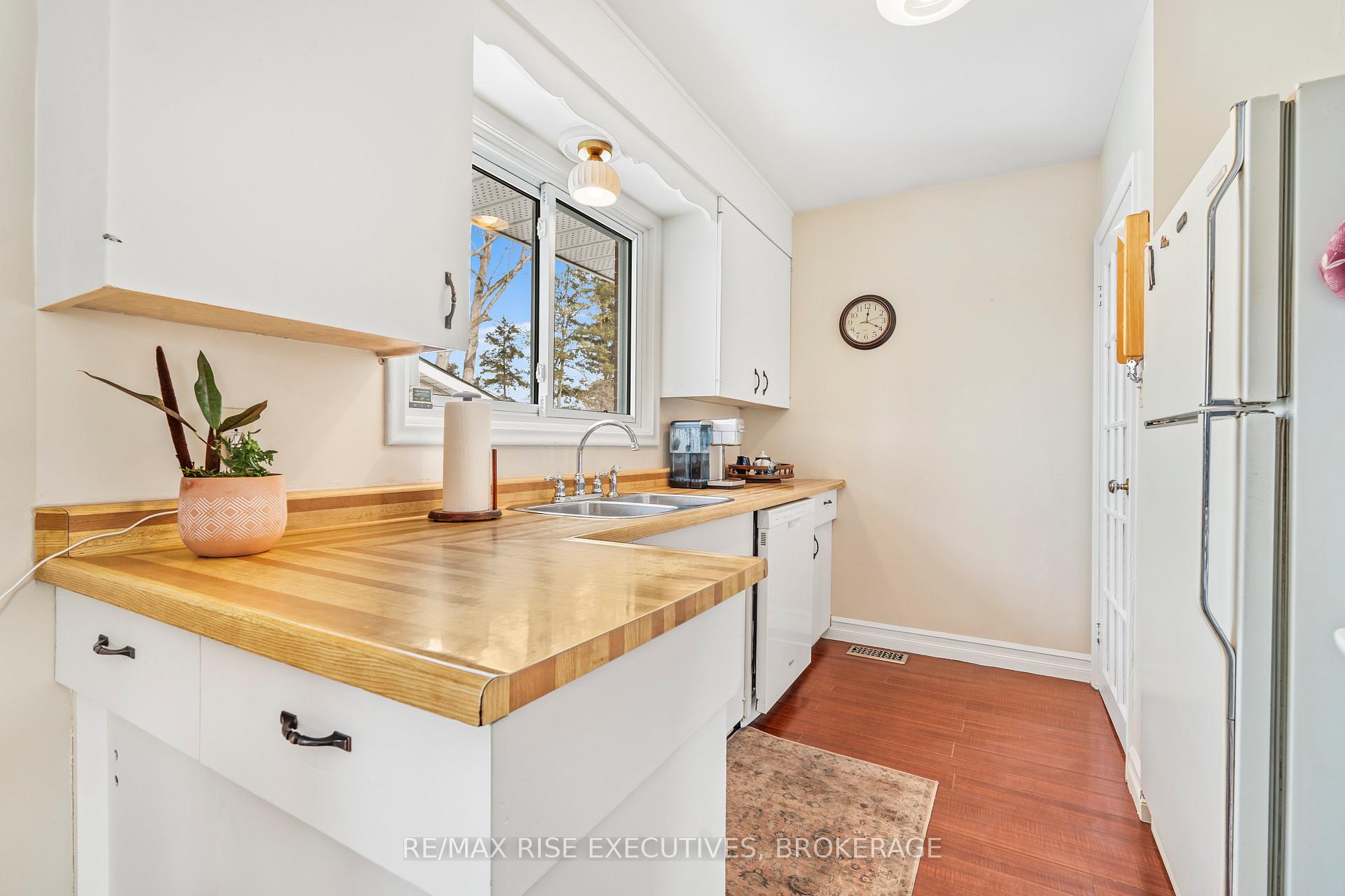 Photo 9 of 50 Briscoe Street, Loyalist, Amherstview — HOMEH