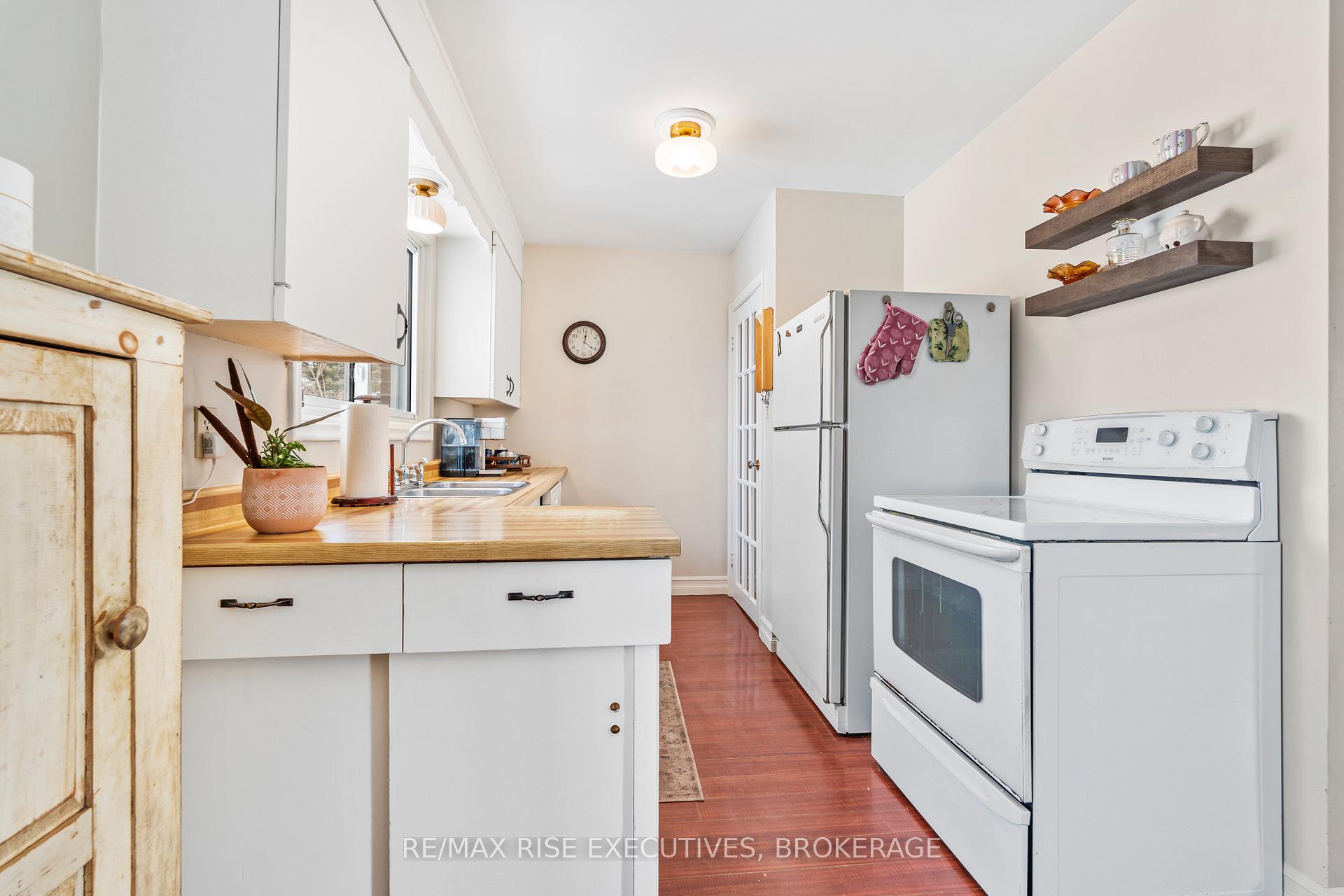 Photo 11 of 50 Briscoe Street, Loyalist, Amherstview — HOMEH