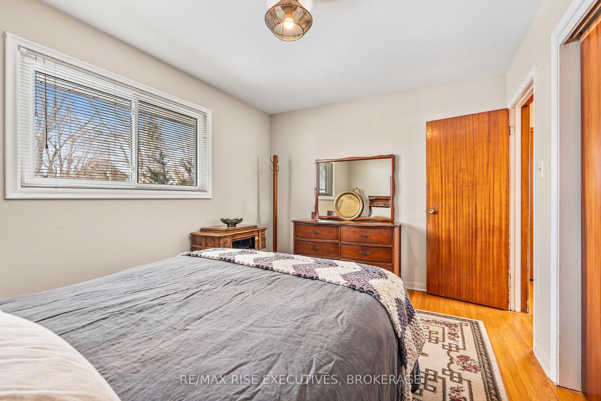 Photo 13 of 50 Briscoe Street, Loyalist, Amherstview — HOMEH