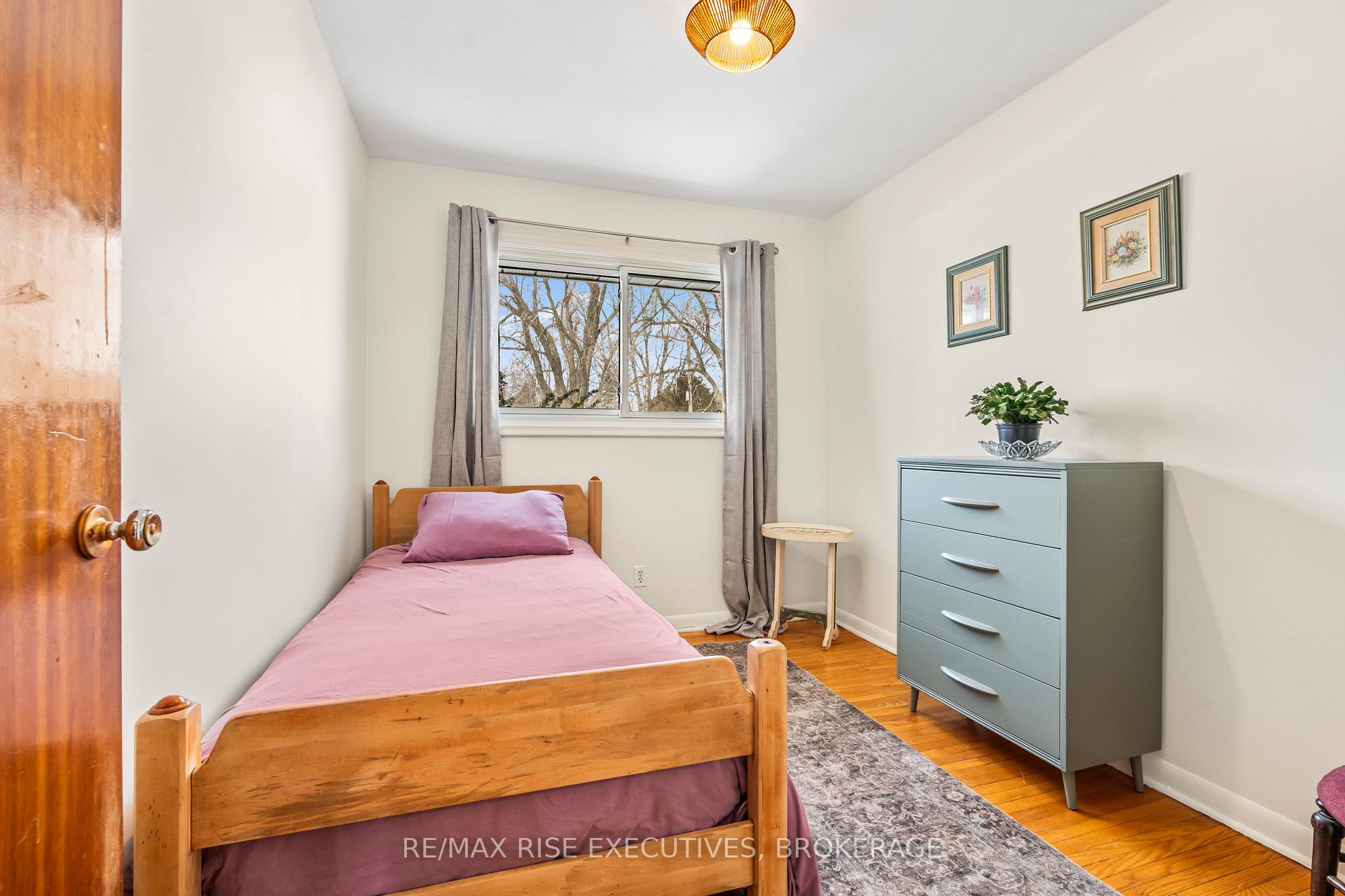 Photo 17 of 50 Briscoe Street, Loyalist, Amherstview — HOMEH