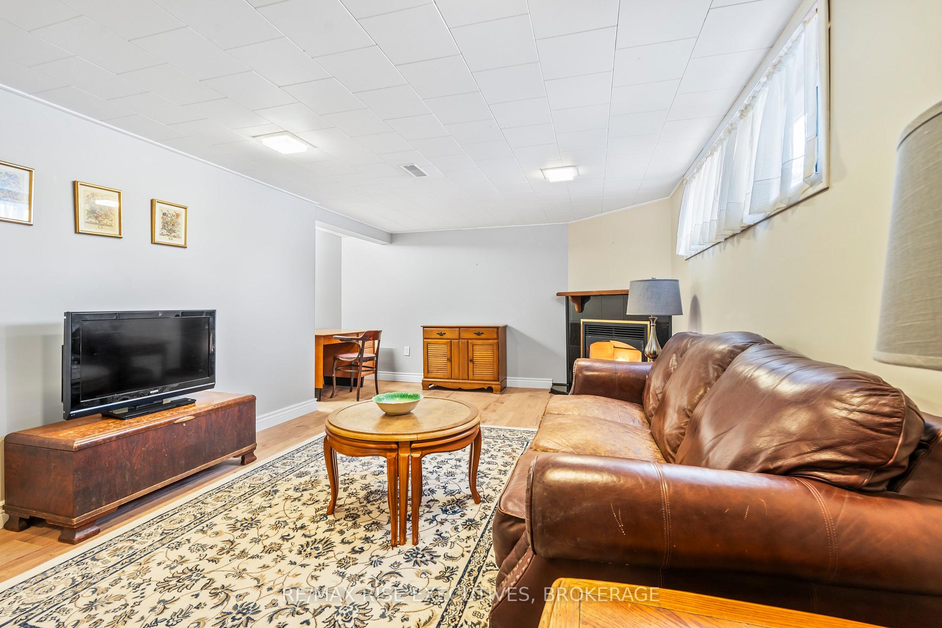 Photo 23 of 50 Briscoe Street, Loyalist, Amherstview — HOMEH