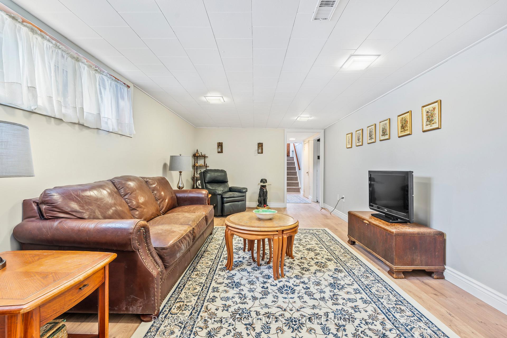 Photo 24 of 50 Briscoe Street, Loyalist, Amherstview — HOMEH
