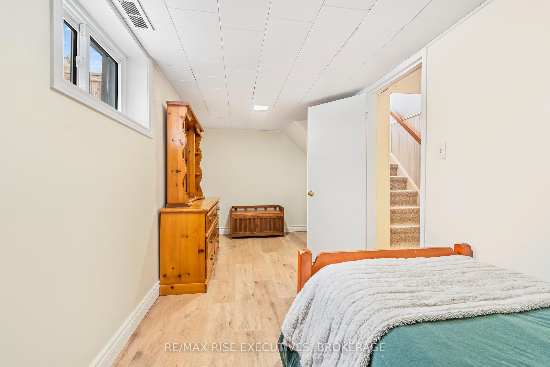 Photo 26 of 50 Briscoe Street, Loyalist, Amherstview — HOMEH