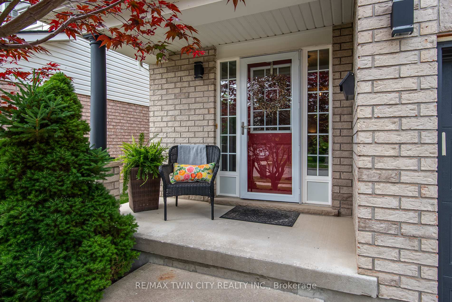 Photo 2 of 55 Isabella Street, Kitchener — HOMEH
