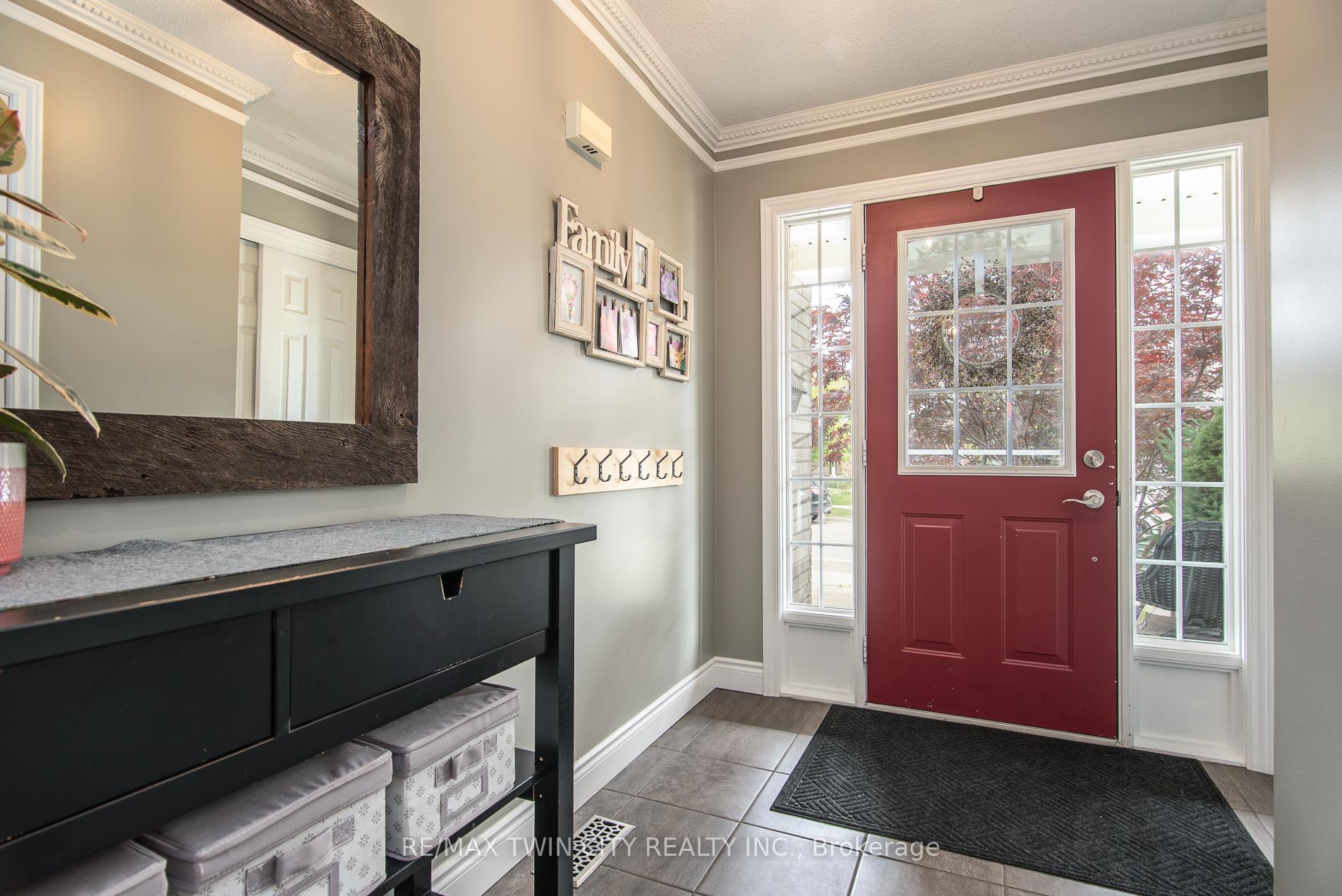 Photo 3 of 55 Isabella Street, Kitchener — HOMEH