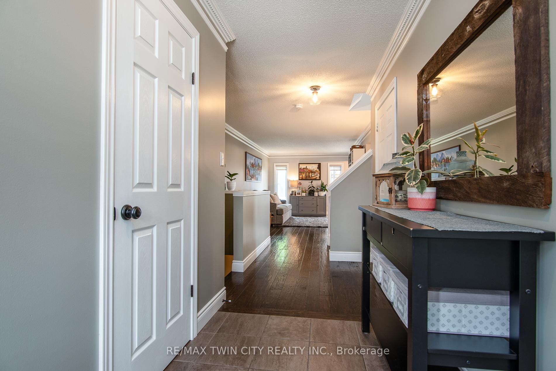 Photo 4 of 55 Isabella Street, Kitchener — HOMEH