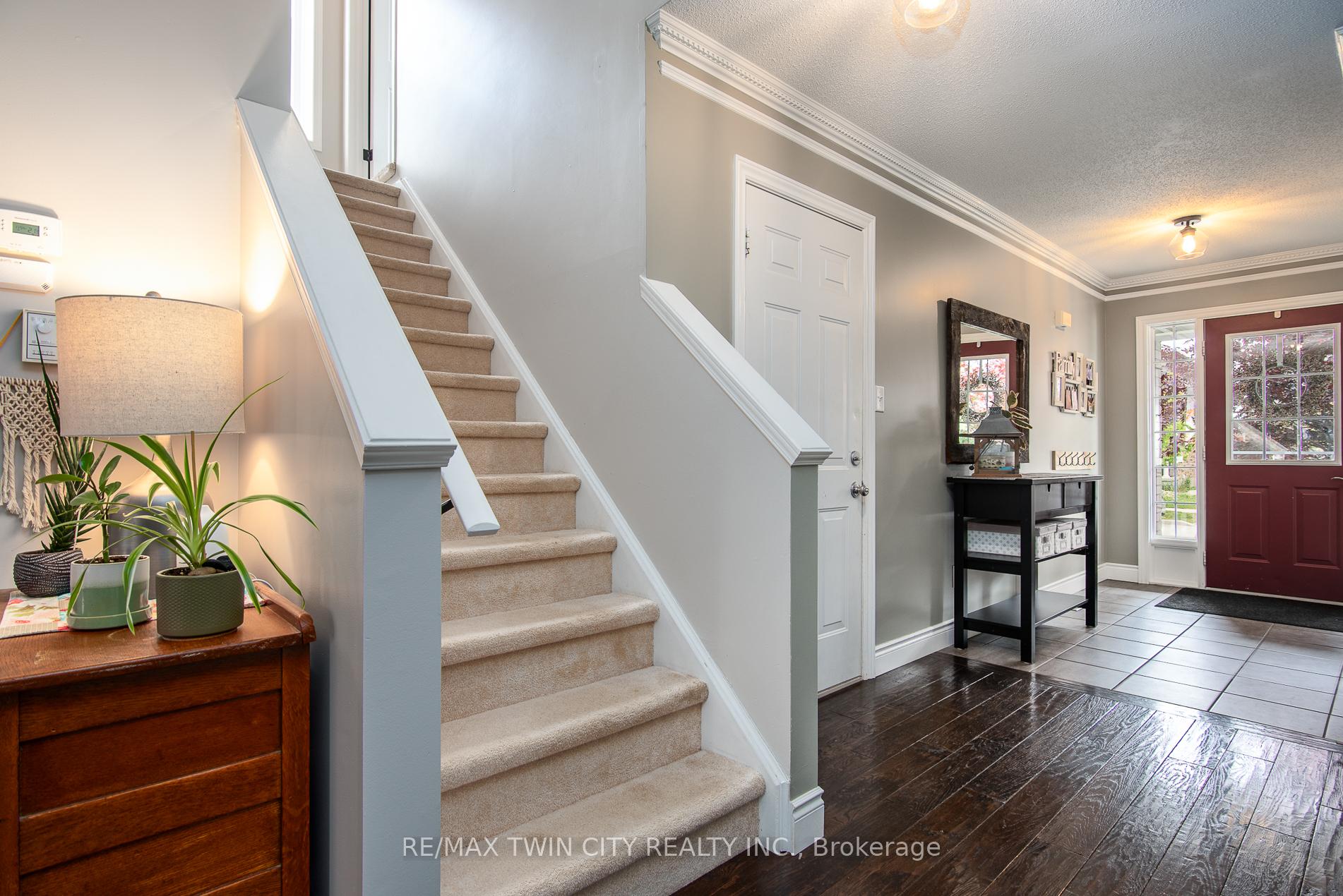 Photo 5 of 55 Isabella Street, Kitchener — HOMEH
