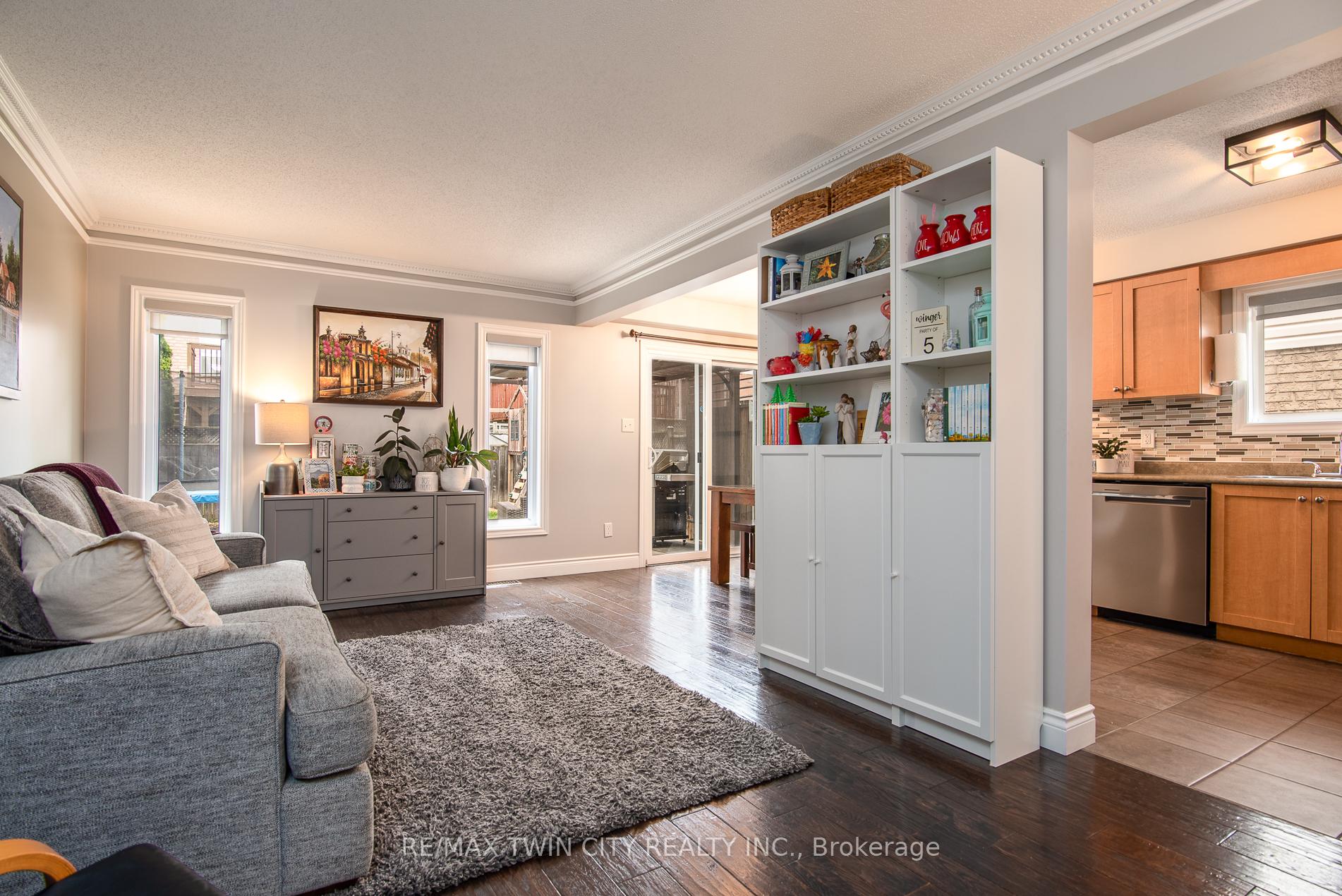 Photo 10 of 55 Isabella Street, Kitchener — HOMEH