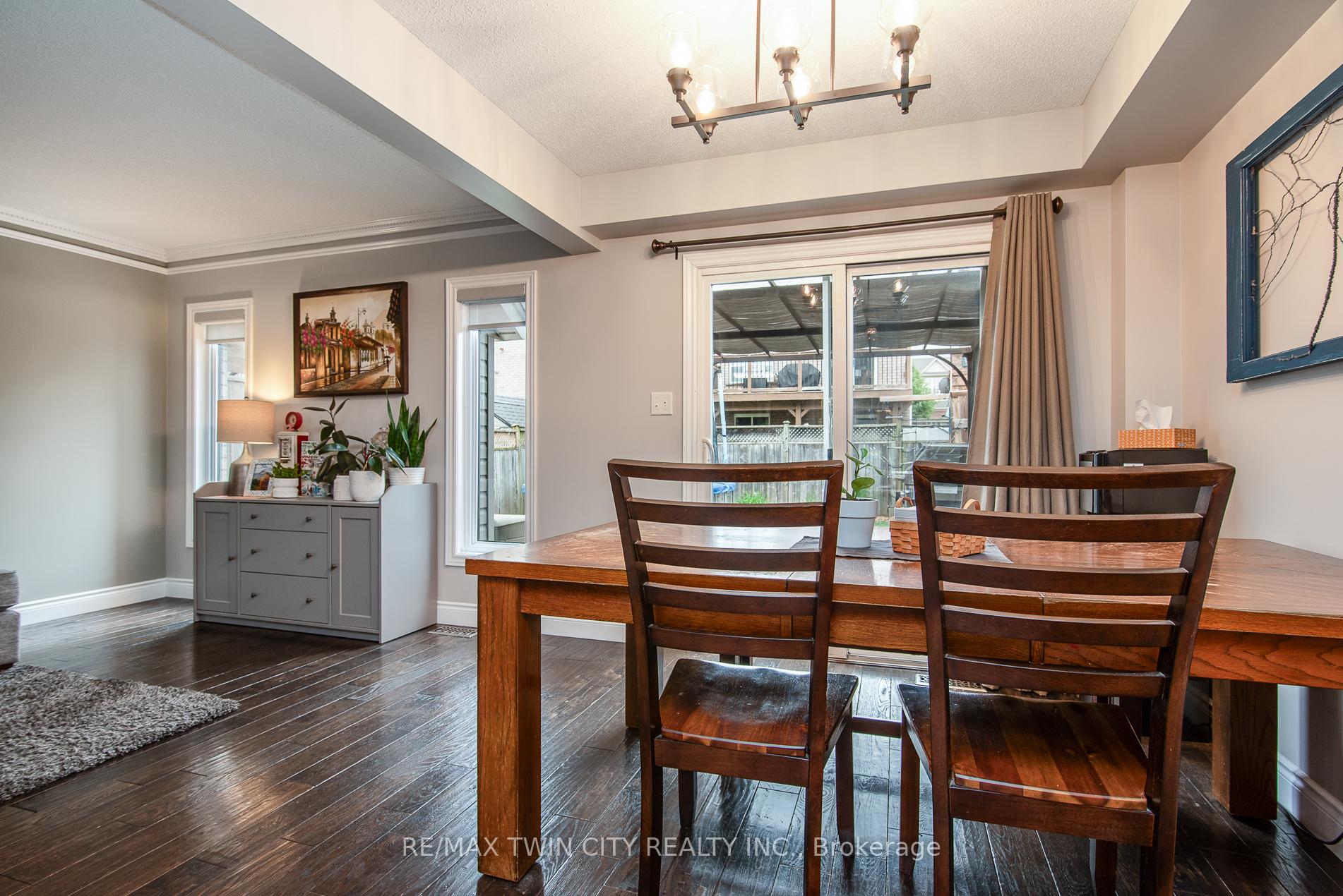 Photo 14 of 55 Isabella Street, Kitchener — HOMEH