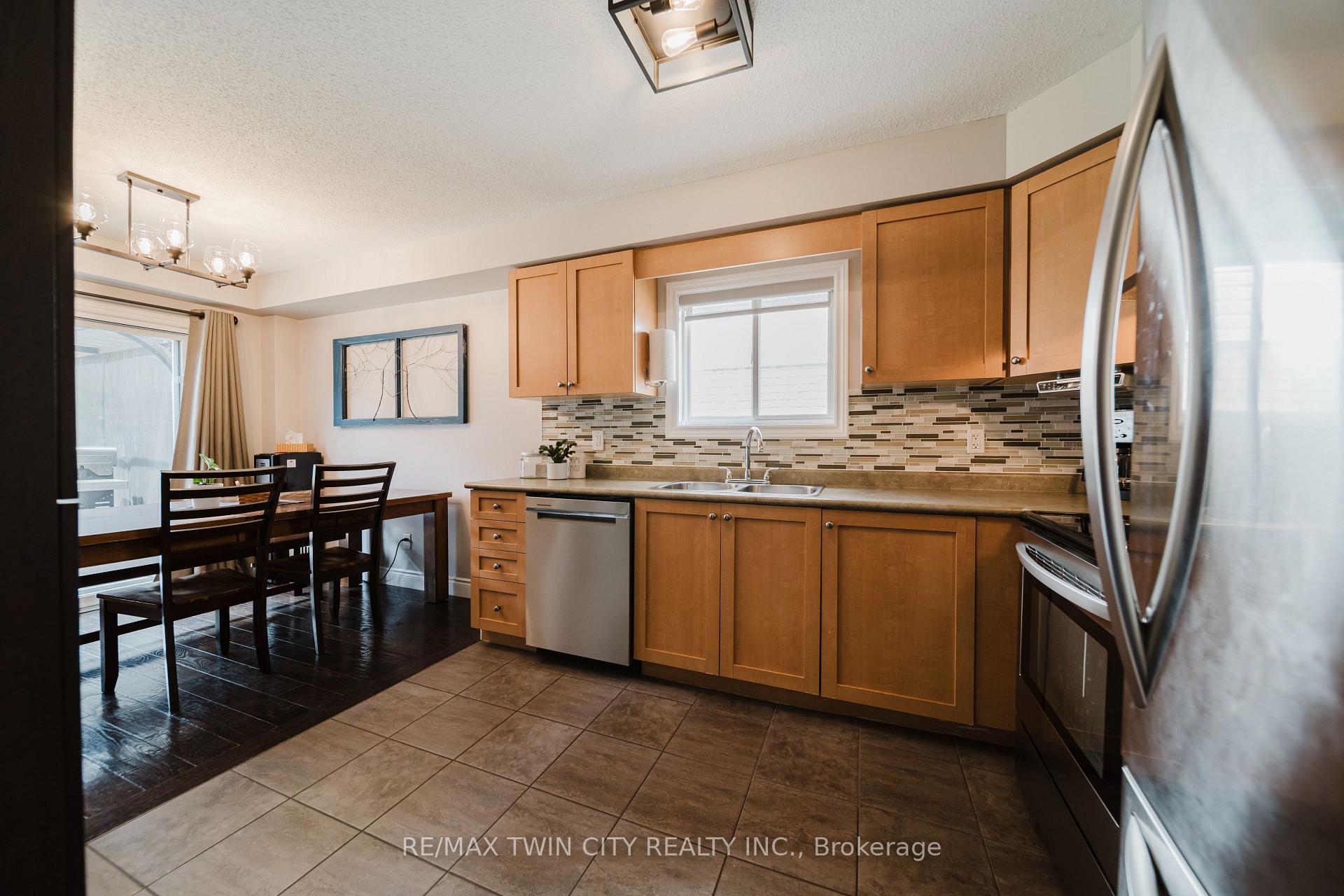 Photo 17 of 55 Isabella Street, Kitchener — HOMEH