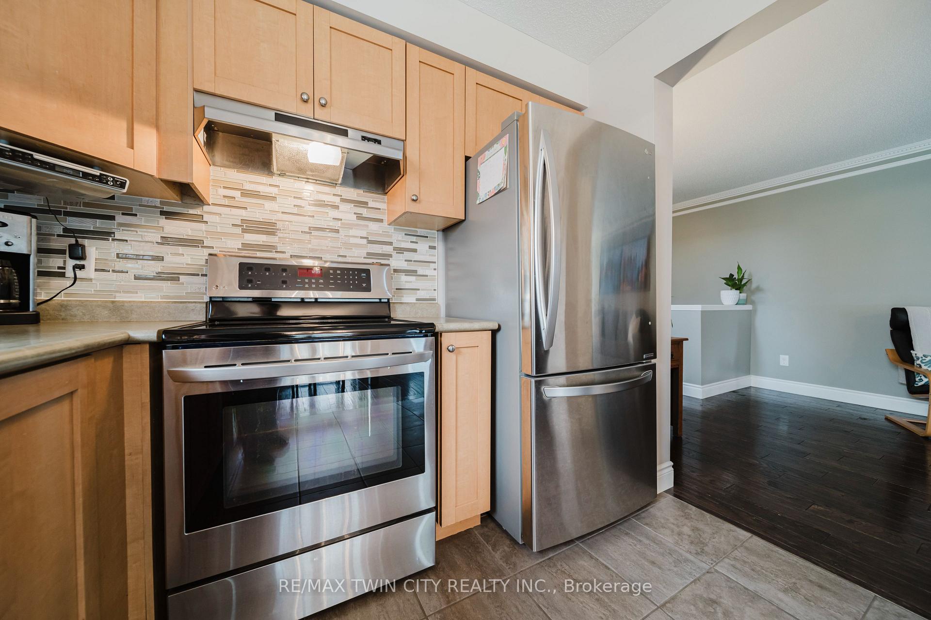 Photo 18 of 55 Isabella Street, Kitchener — HOMEH