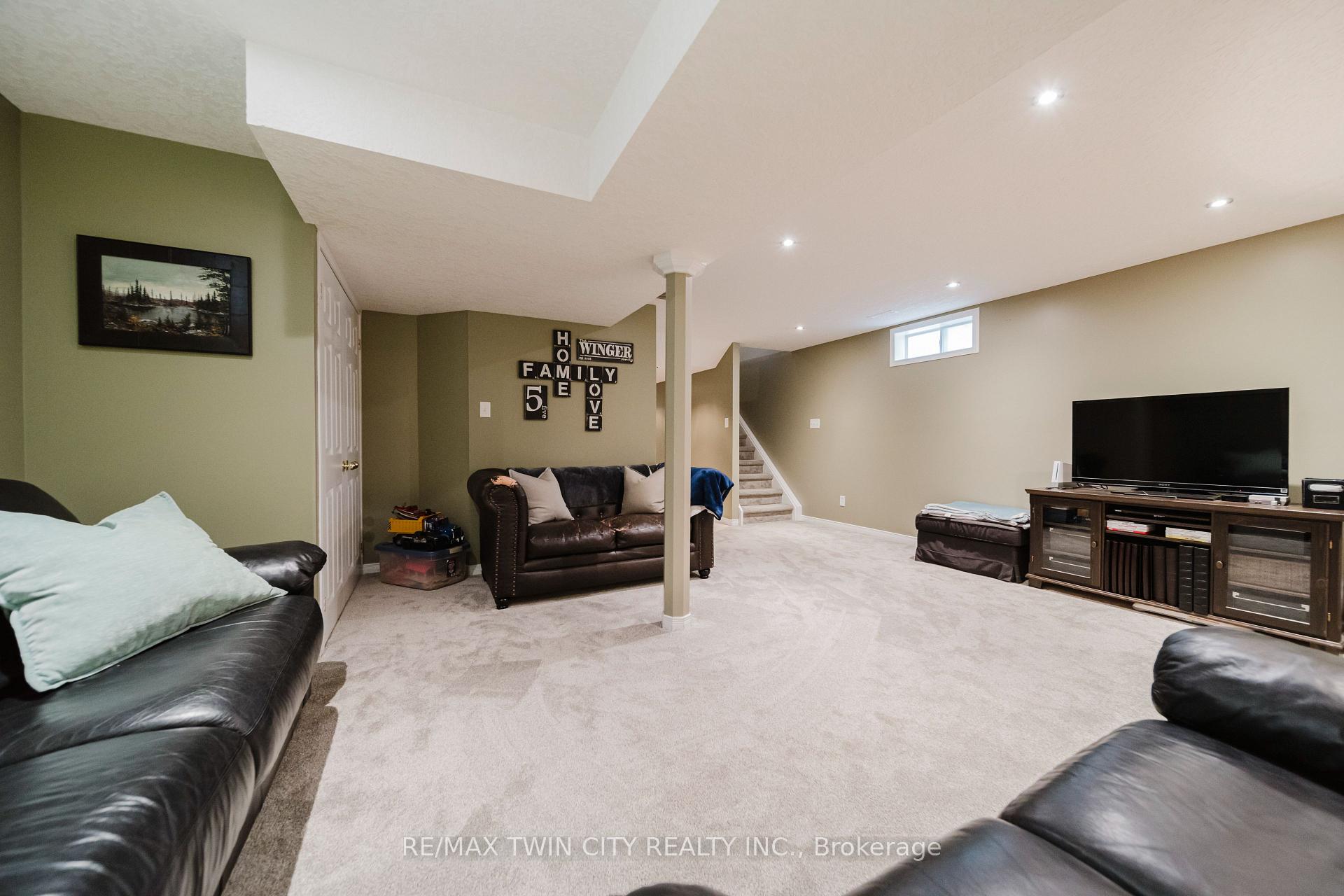 Photo 33 of 55 Isabella Street, Kitchener — HOMEH