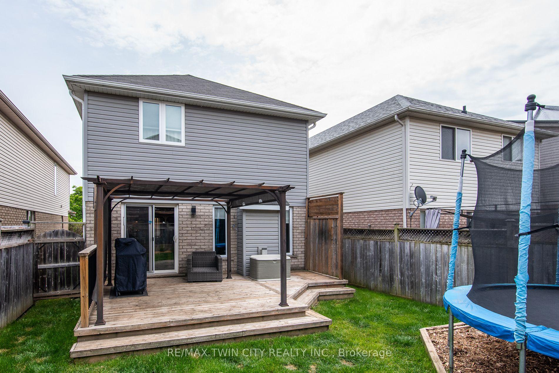 Photo 37 of 55 Isabella Street, Kitchener — HOMEH