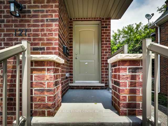 Photo 2 of Unit UPPER #3, 121 Young Street, Hamilton, Corktown — HOMEH