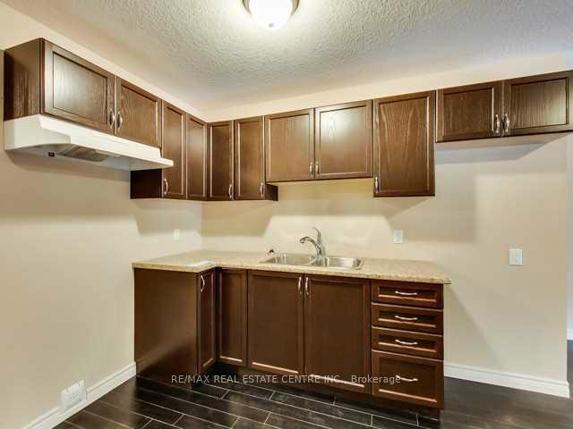 Photo 4 of Unit UPPER #3, 121 Young Street, Hamilton, Corktown — HOMEH