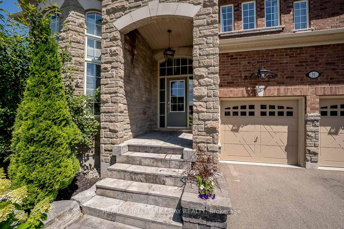 Photo 3 of 51 Cloverhill Crescent, Innisfil, Cookstown — HOMEH