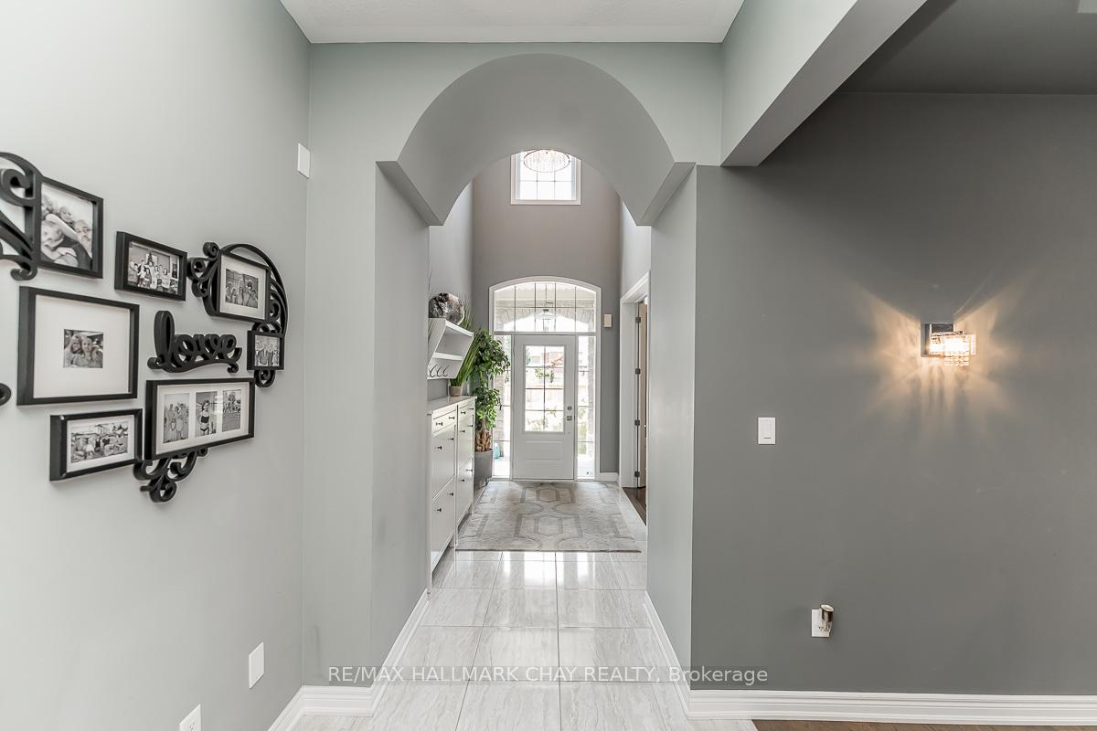 Photo 5 of 51 Cloverhill Crescent, Innisfil, Cookstown — HOMEH