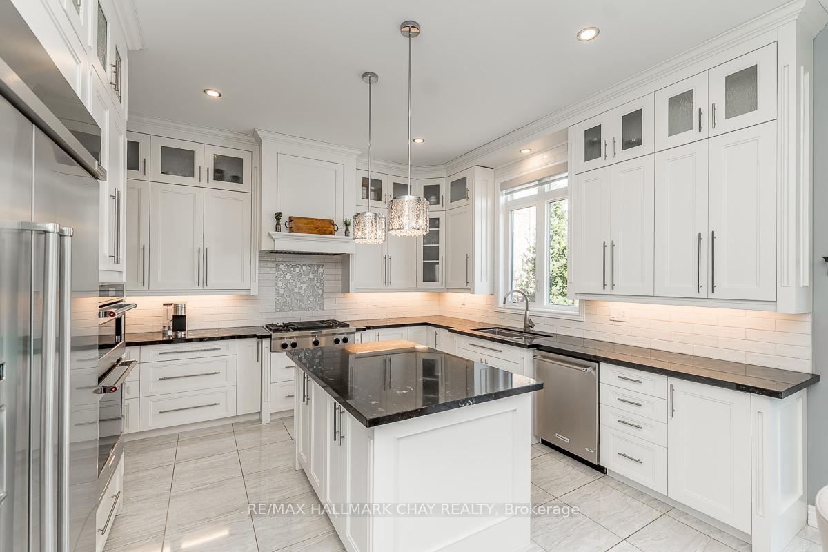 Photo 13 of 51 Cloverhill Crescent, Innisfil, Cookstown — HOMEH