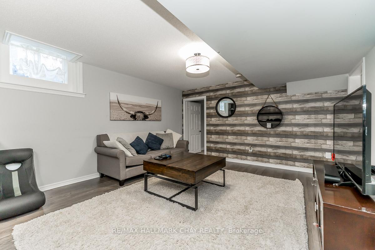 Photo 35 of 51 Cloverhill Crescent, Innisfil, Cookstown — HOMEH