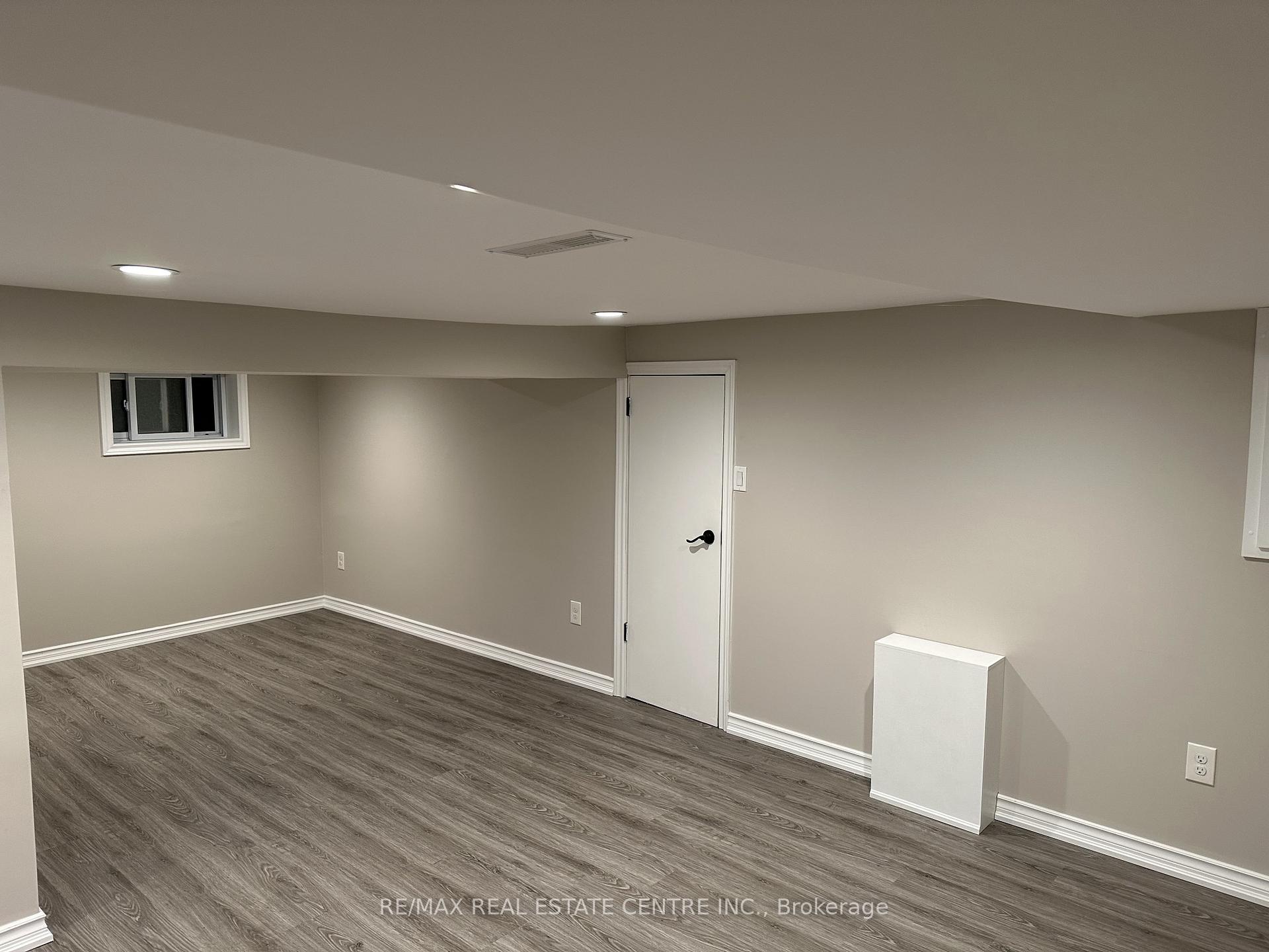 Photo 3 of Unit Basement, 211 Walter Avenue S, Hamilton, Glenview — HOMEH