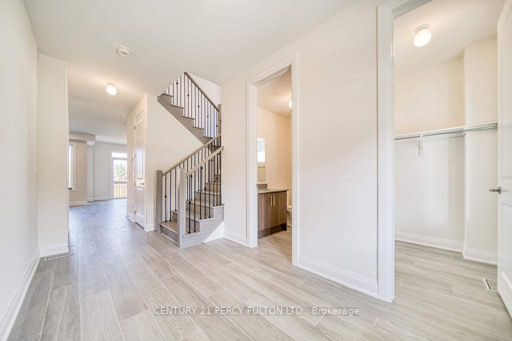 Photo 2 of 1350 Davis Loop, Innisfil, Lefroy — HOMEH