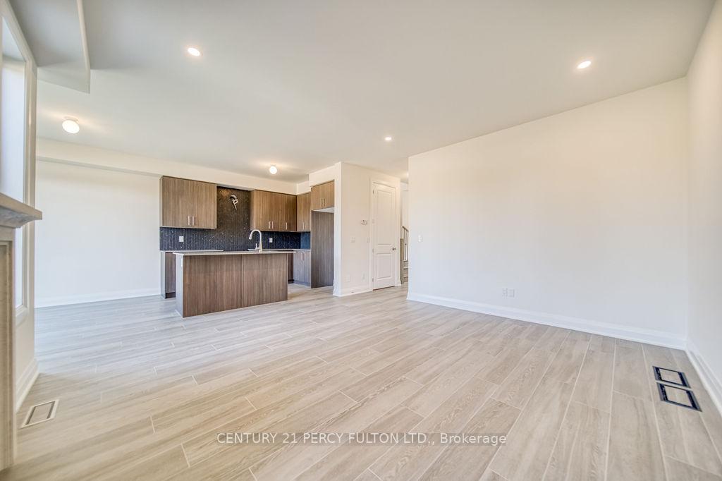 Photo 7 of 1350 Davis Loop, Innisfil, Lefroy — HOMEH