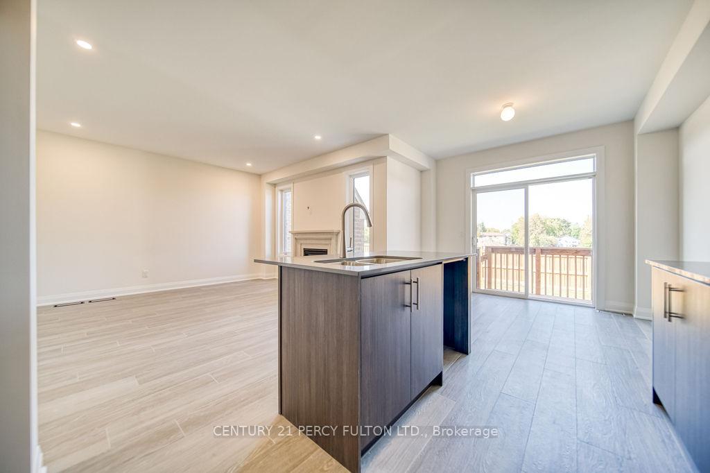 Photo 8 of 1350 Davis Loop, Innisfil, Lefroy — HOMEH