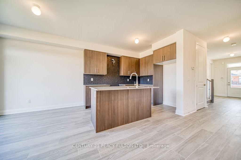 Photo 12 of 1350 Davis Loop, Innisfil, Lefroy — HOMEH