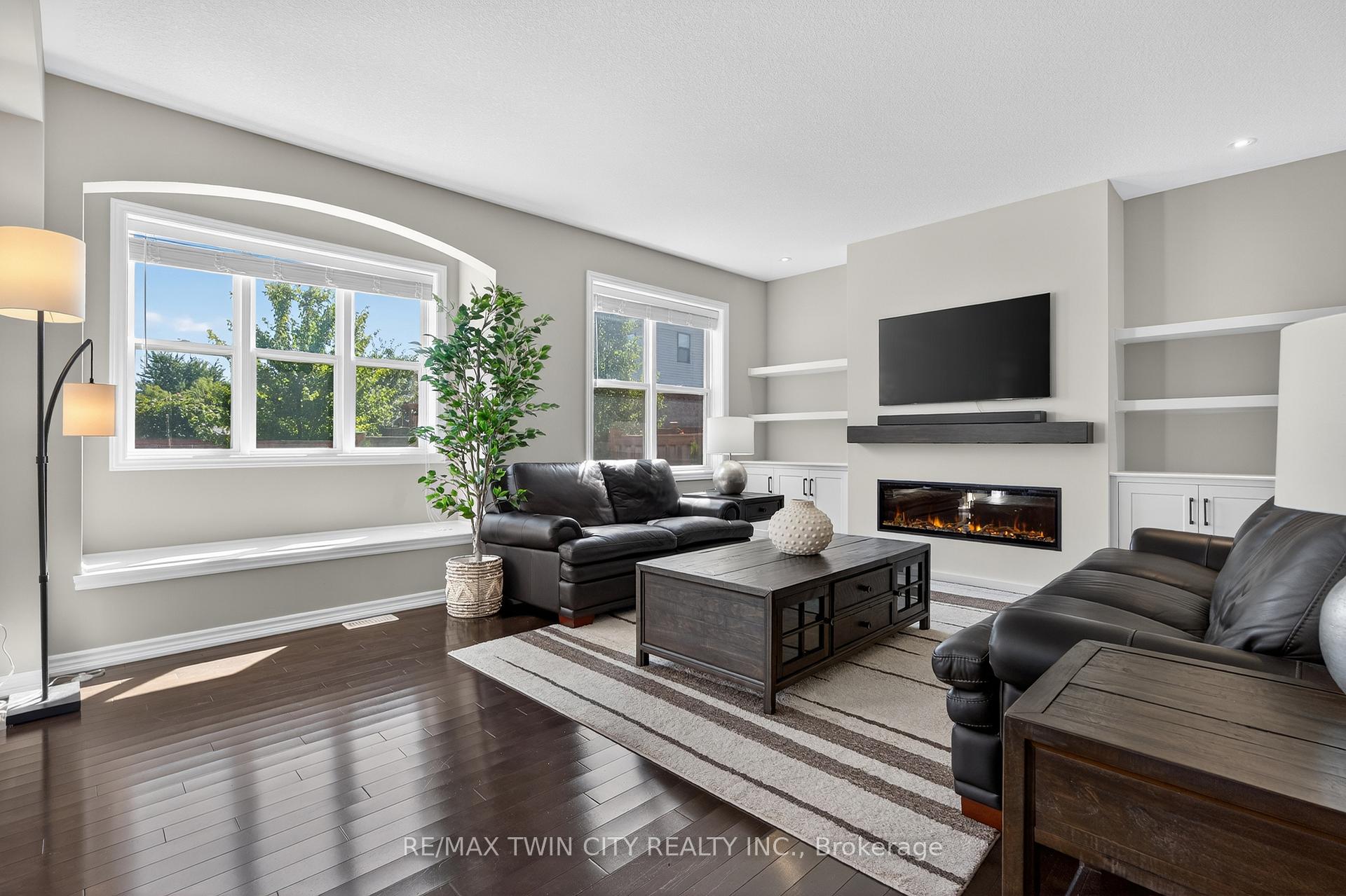 Photo 10 of 52 Tremaine Drive, Kitchener — HOMEH