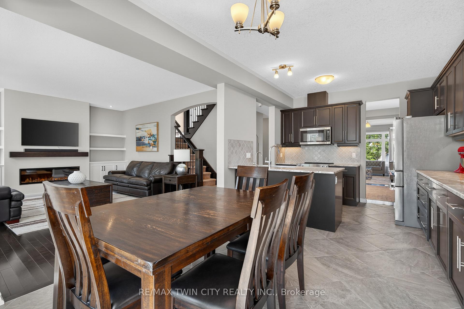 Photo 11 of 52 Tremaine Drive, Kitchener — HOMEH