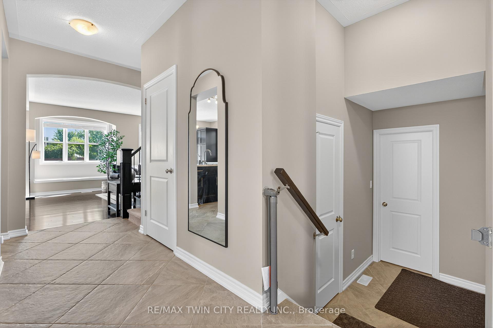 Photo 19 of 52 Tremaine Drive, Kitchener — HOMEH
