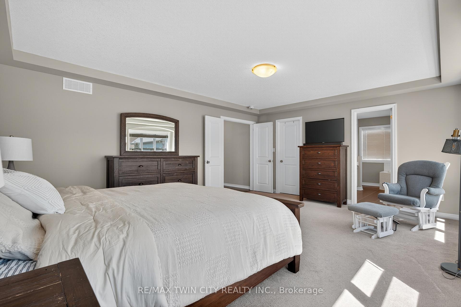 Photo 25 of 52 Tremaine Drive, Kitchener — HOMEH