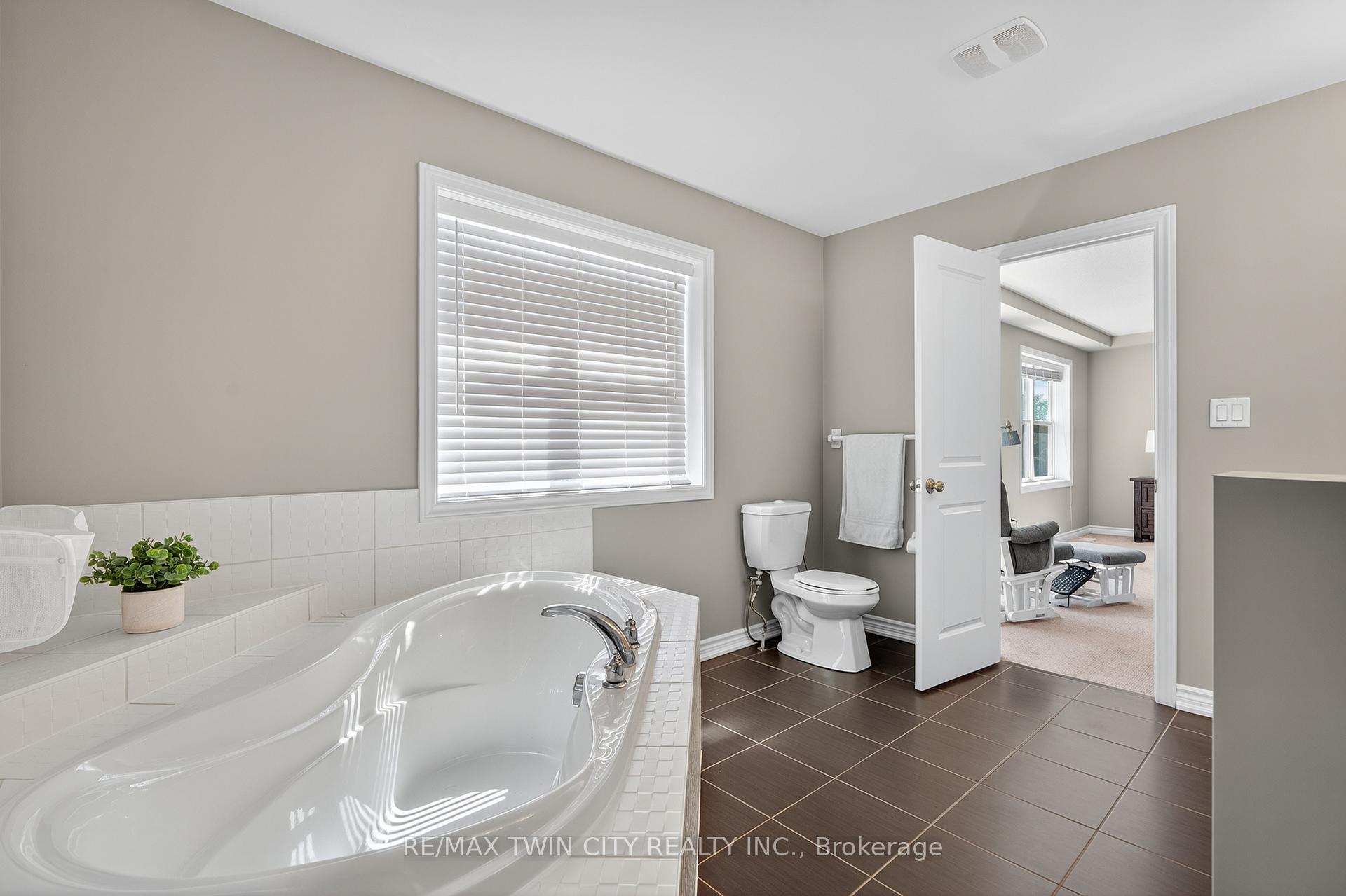 Photo 26 of 52 Tremaine Drive, Kitchener — HOMEH
