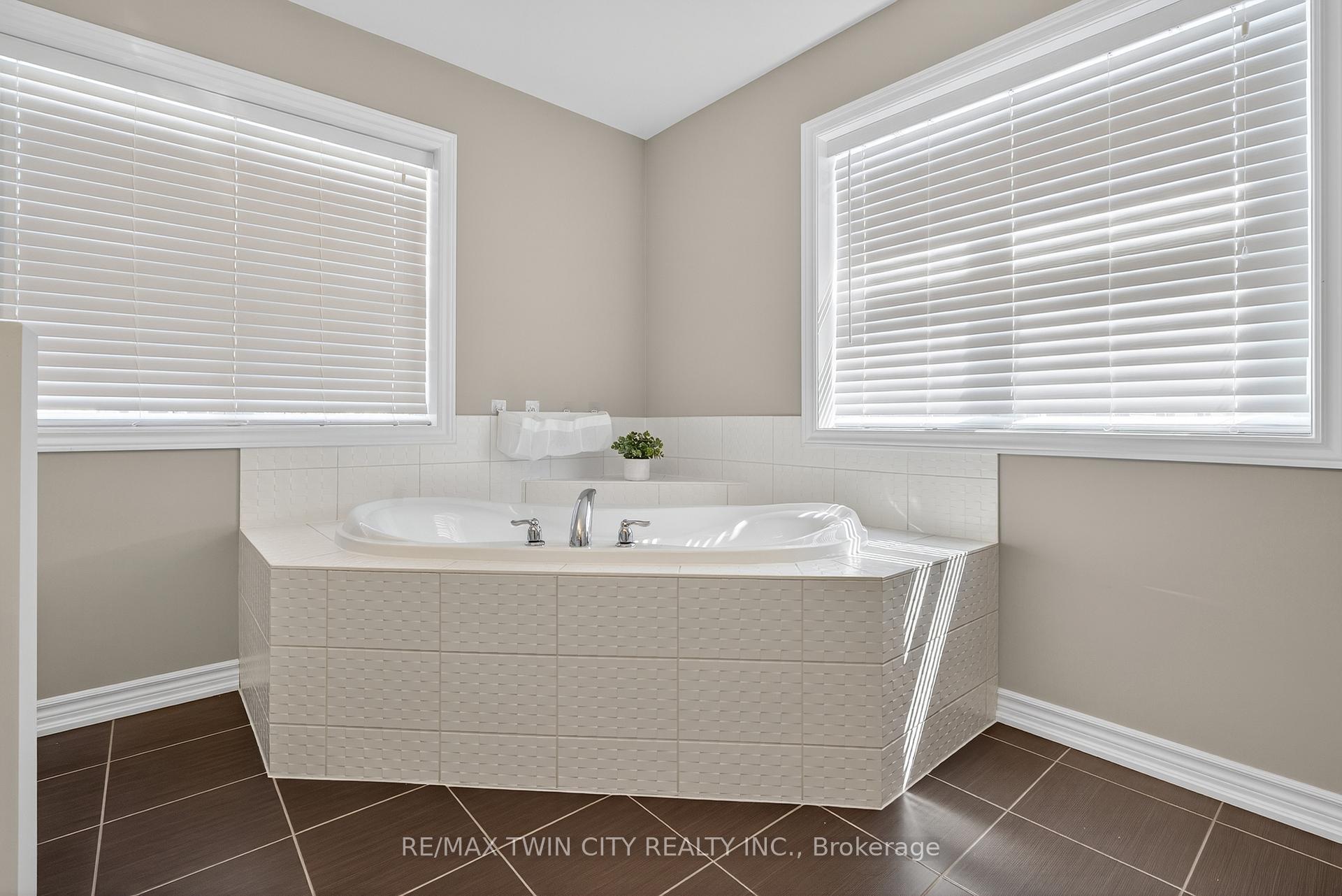Photo 28 of 52 Tremaine Drive, Kitchener — HOMEH