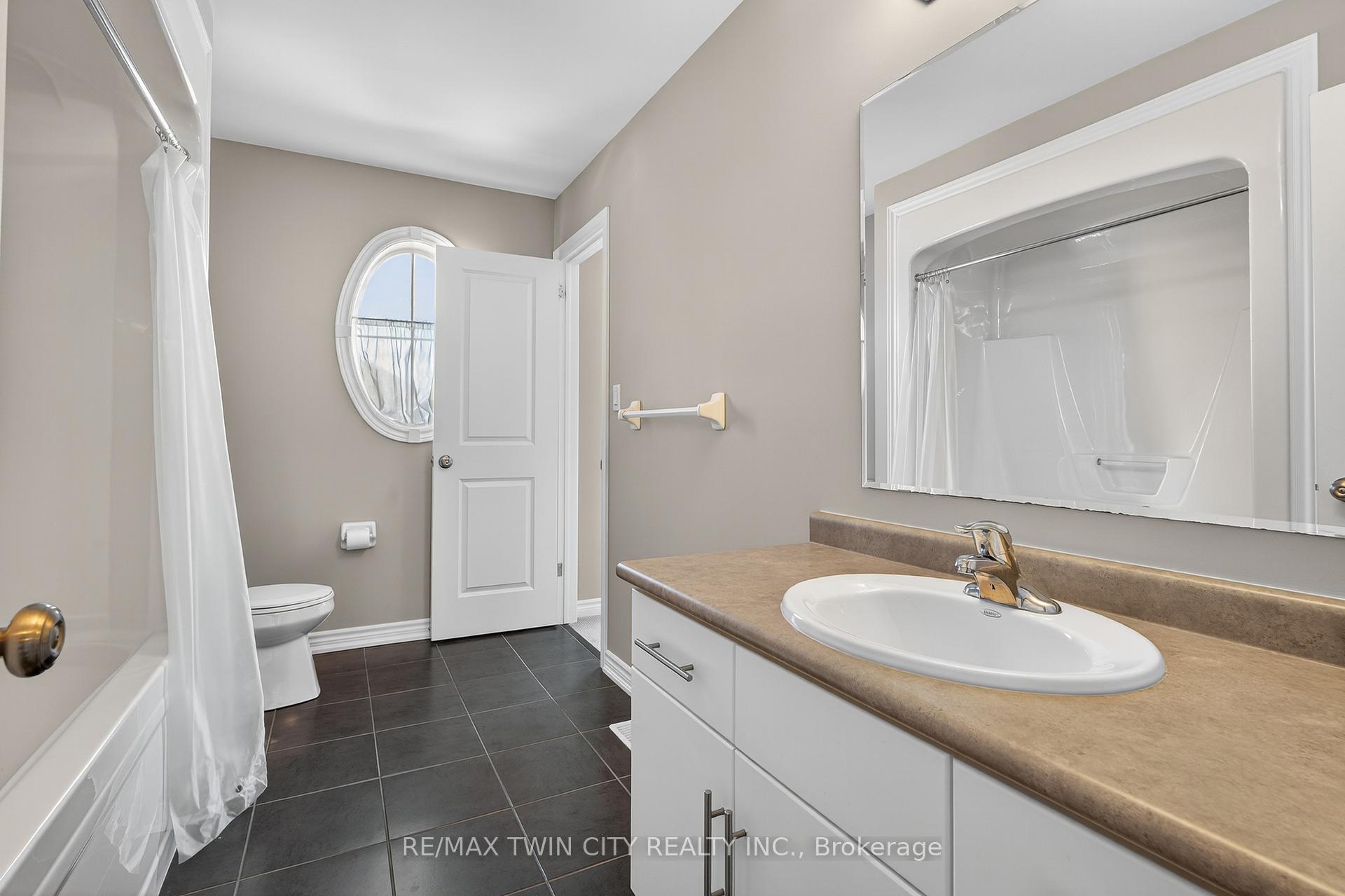 Photo 29 of 52 Tremaine Drive, Kitchener — HOMEH