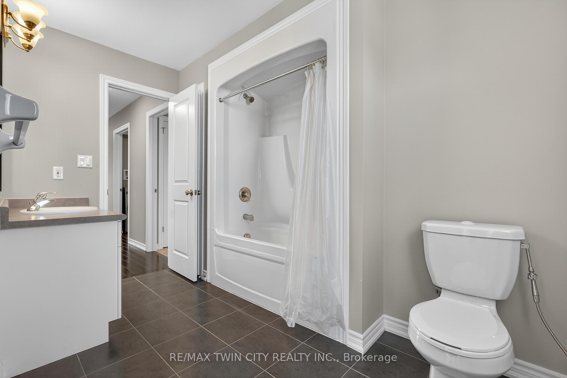 Photo 30 of 52 Tremaine Drive, Kitchener — HOMEH