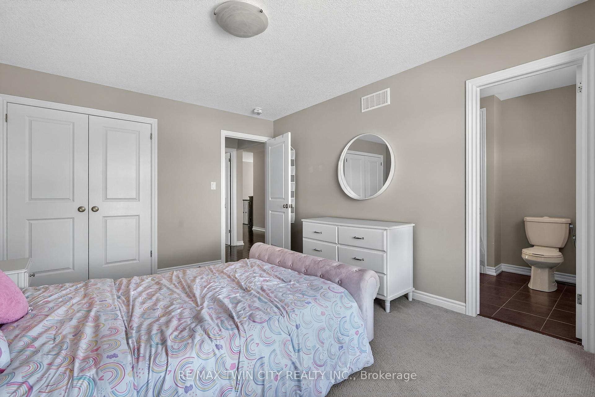 Photo 32 of 52 Tremaine Drive, Kitchener — HOMEH