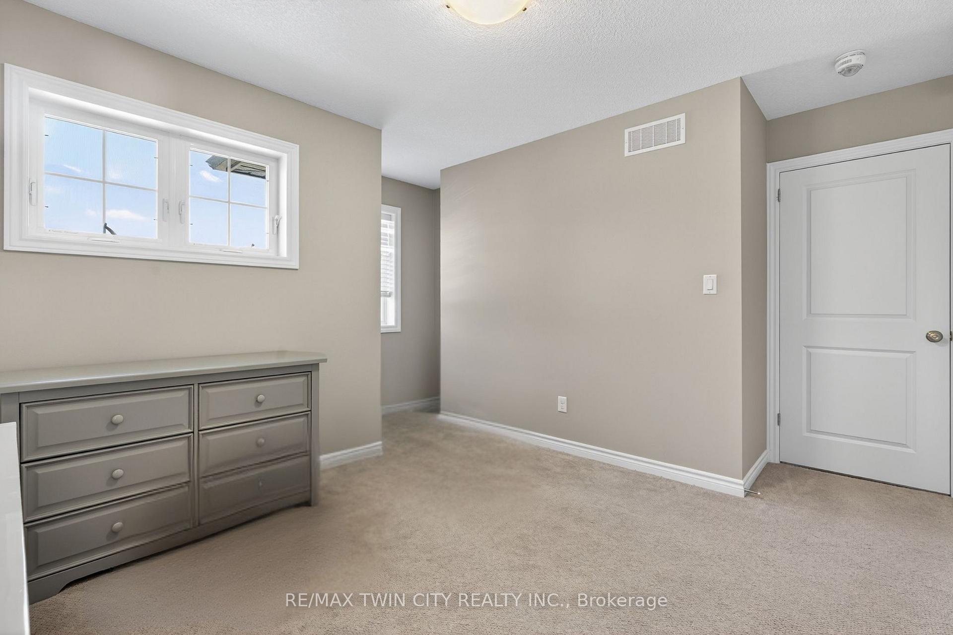 Photo 35 of 52 Tremaine Drive, Kitchener — HOMEH