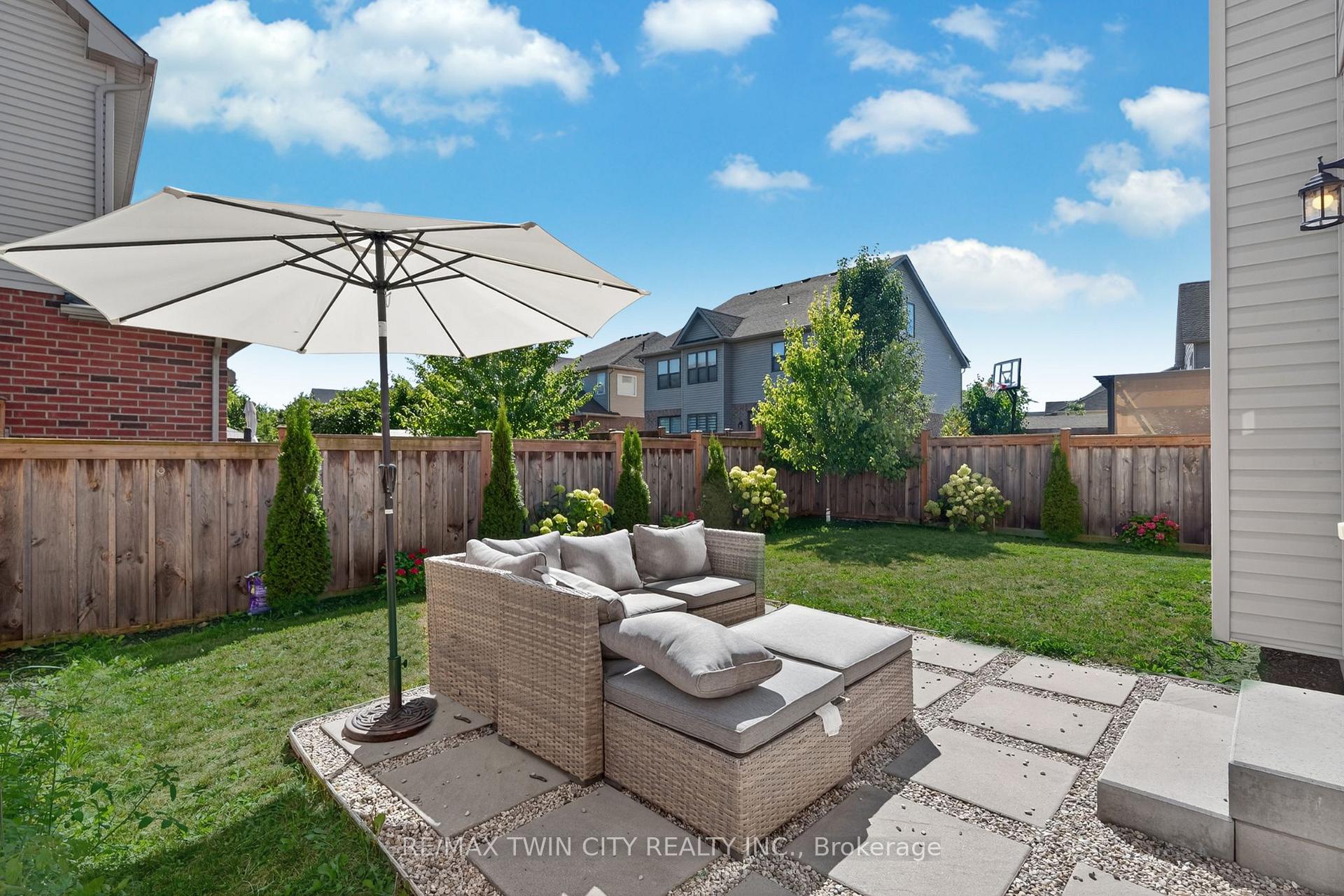 Photo 38 of 52 Tremaine Drive, Kitchener — HOMEH