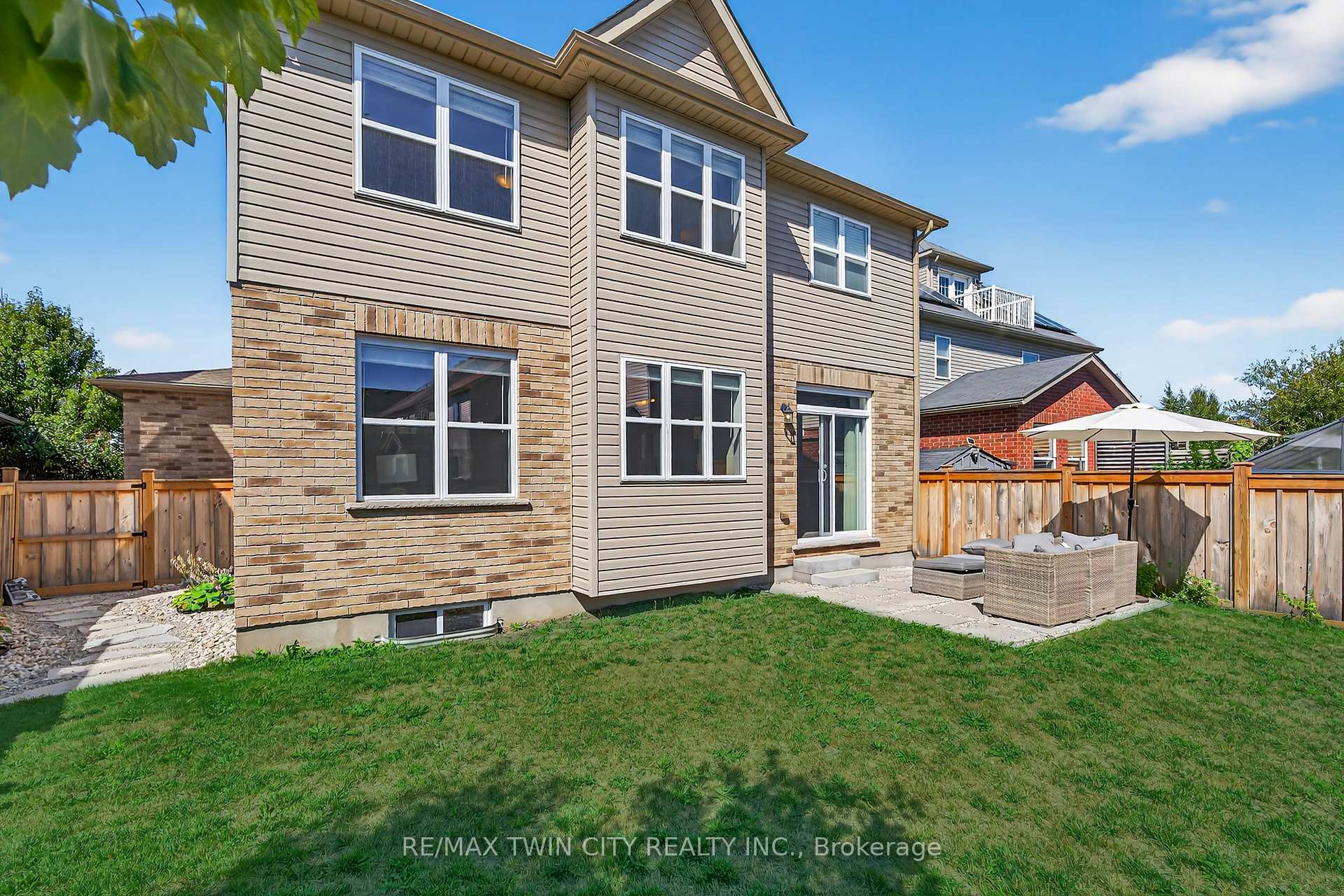 Photo 40 of 52 Tremaine Drive, Kitchener — HOMEH