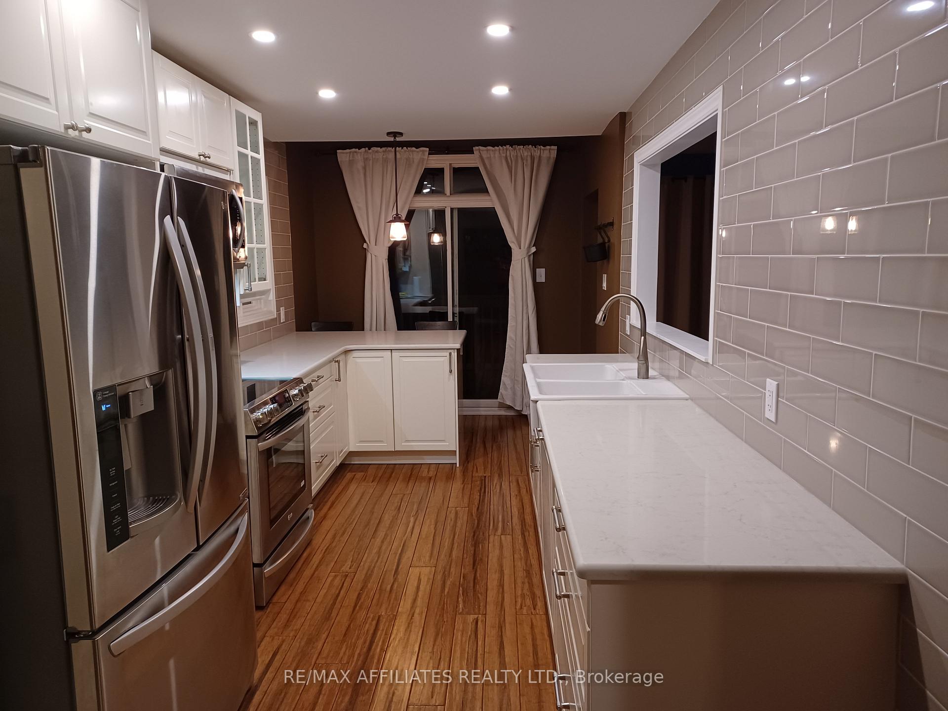 Photo 2 of 37 Banchory Crescent, Ottawa, Kanata - Morgan's Grant/South March — HOMEH