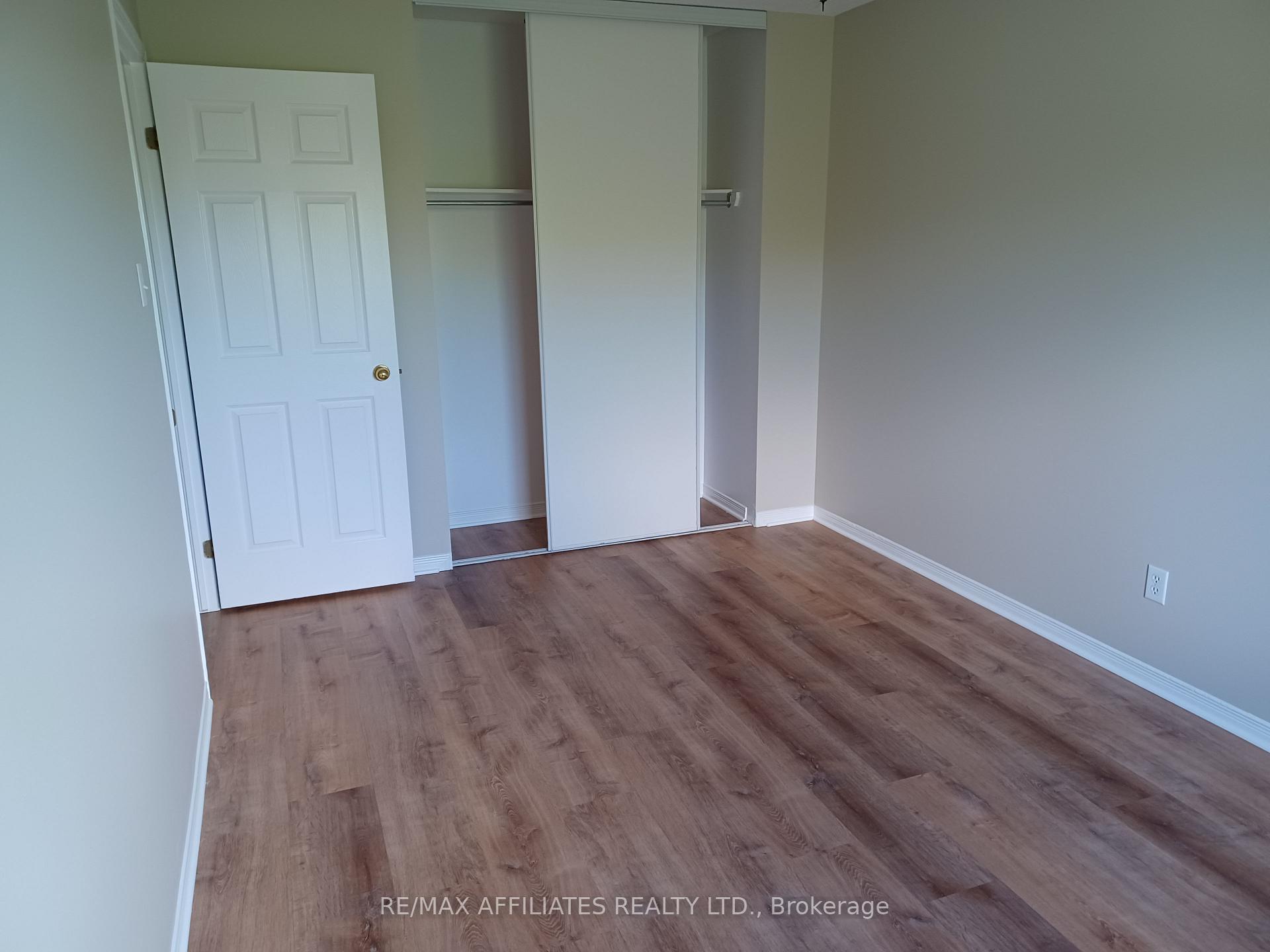 Photo 4 of 37 Banchory Crescent, Ottawa, Kanata - Morgan's Grant/South March — HOMEH