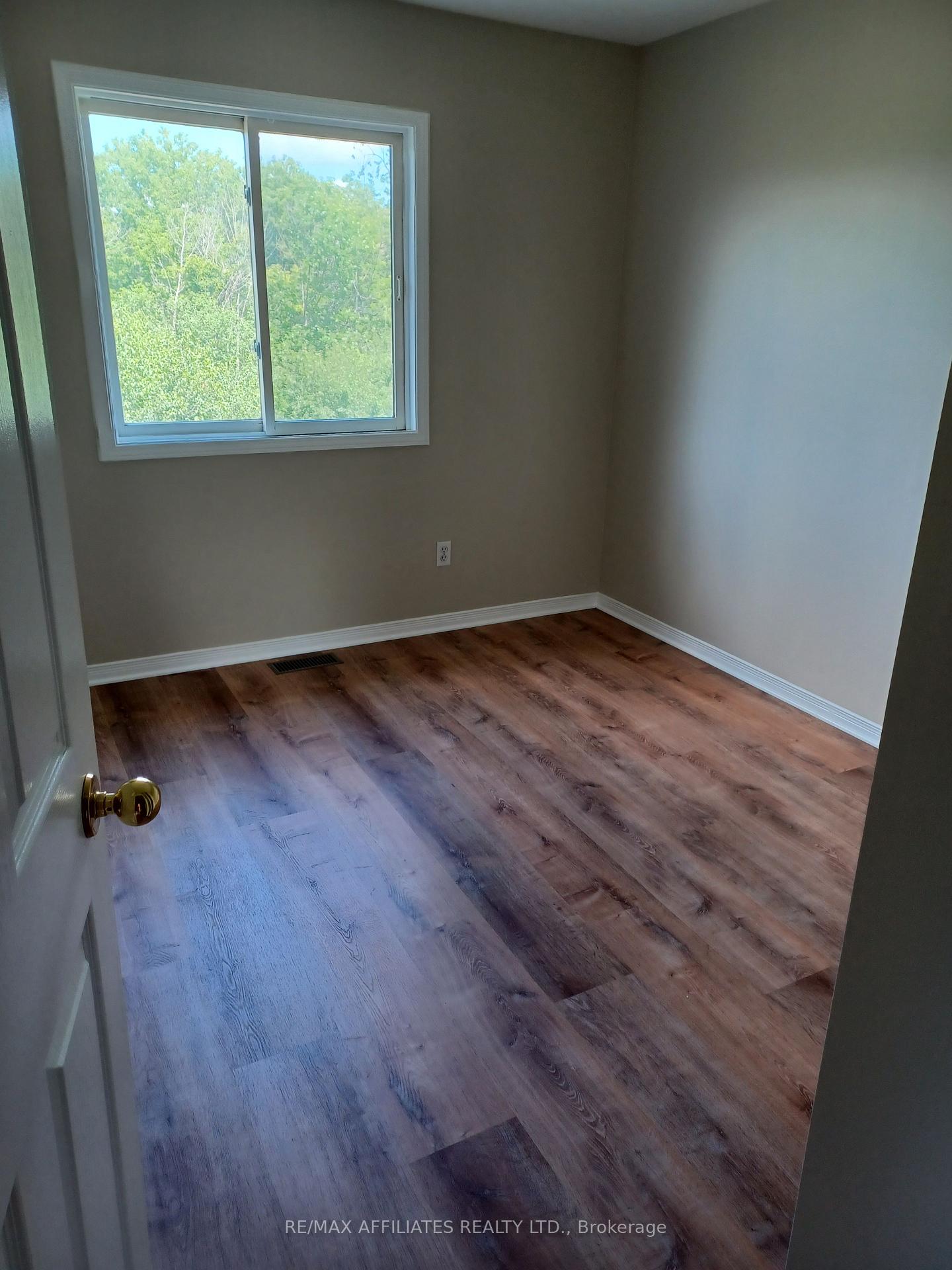 Photo 5 of 37 Banchory Crescent, Ottawa, Kanata - Morgan's Grant/South March — HOMEH
