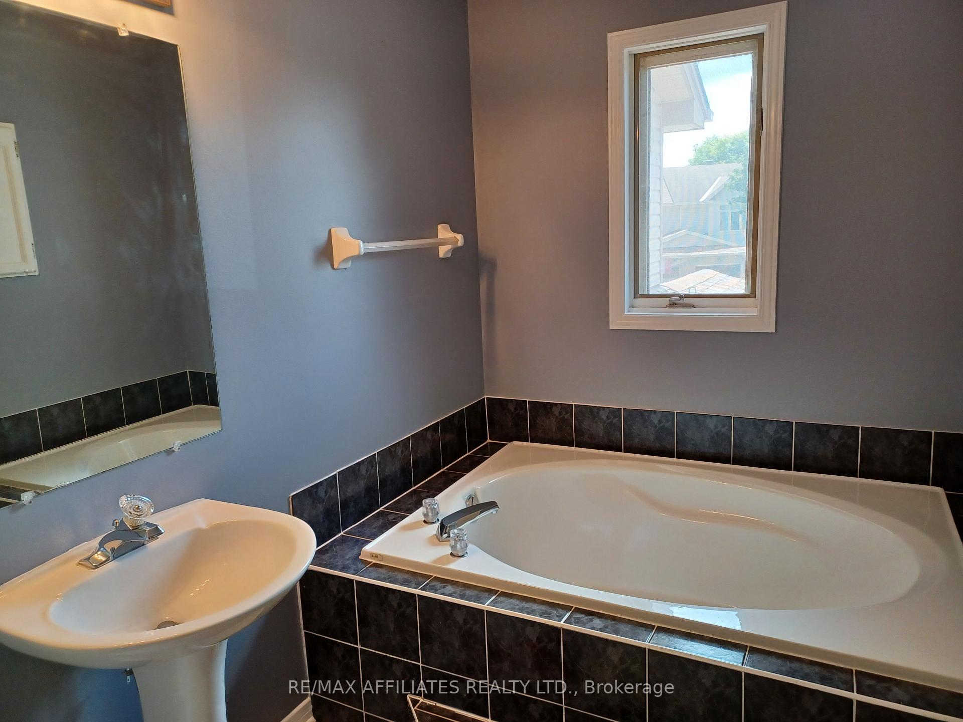 Photo 7 of 37 Banchory Crescent, Ottawa, Kanata - Morgan's Grant/South March — HOMEH