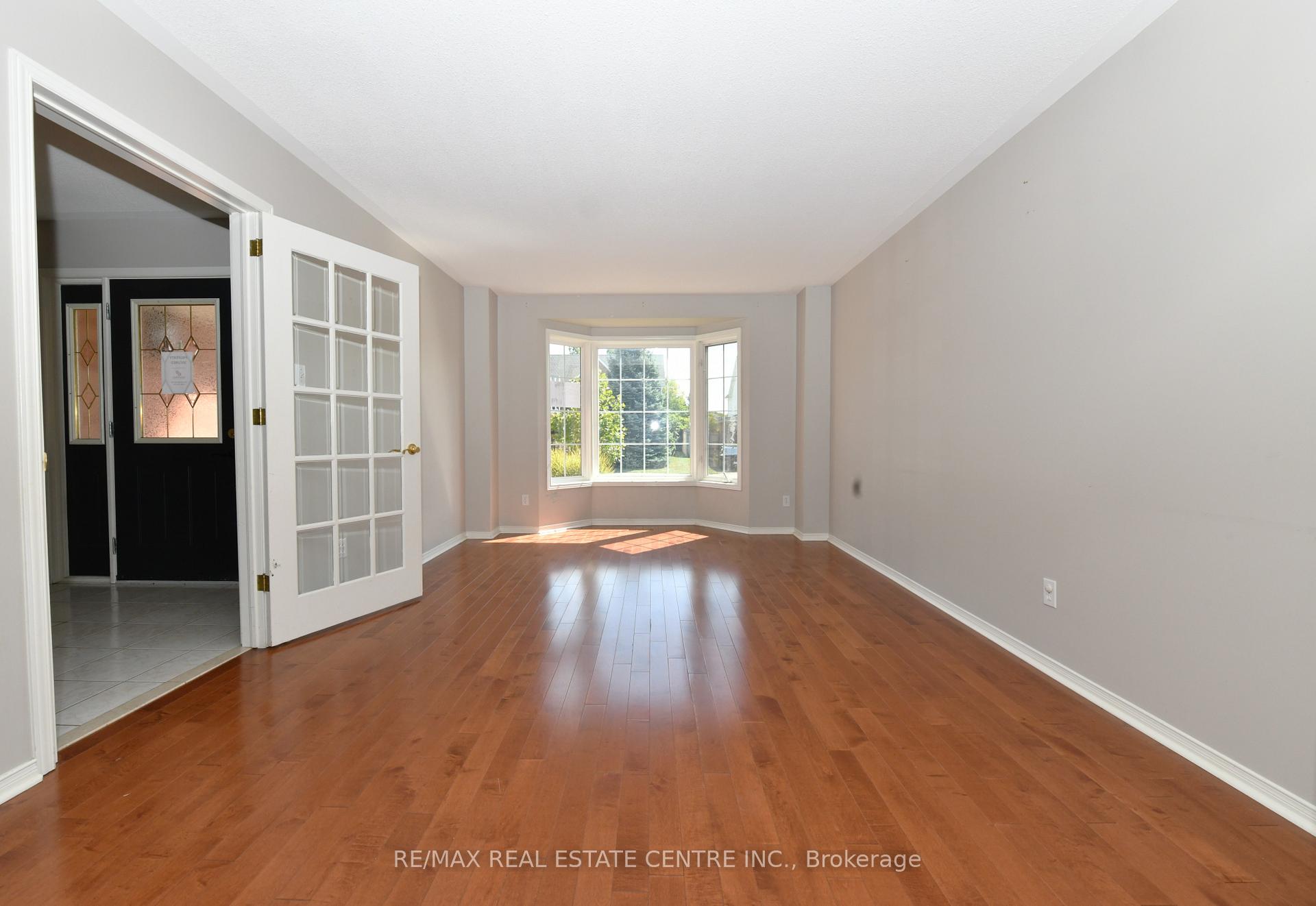 Photo 3 of 6 Shadyridge Place, Kitchener — HOMEH
