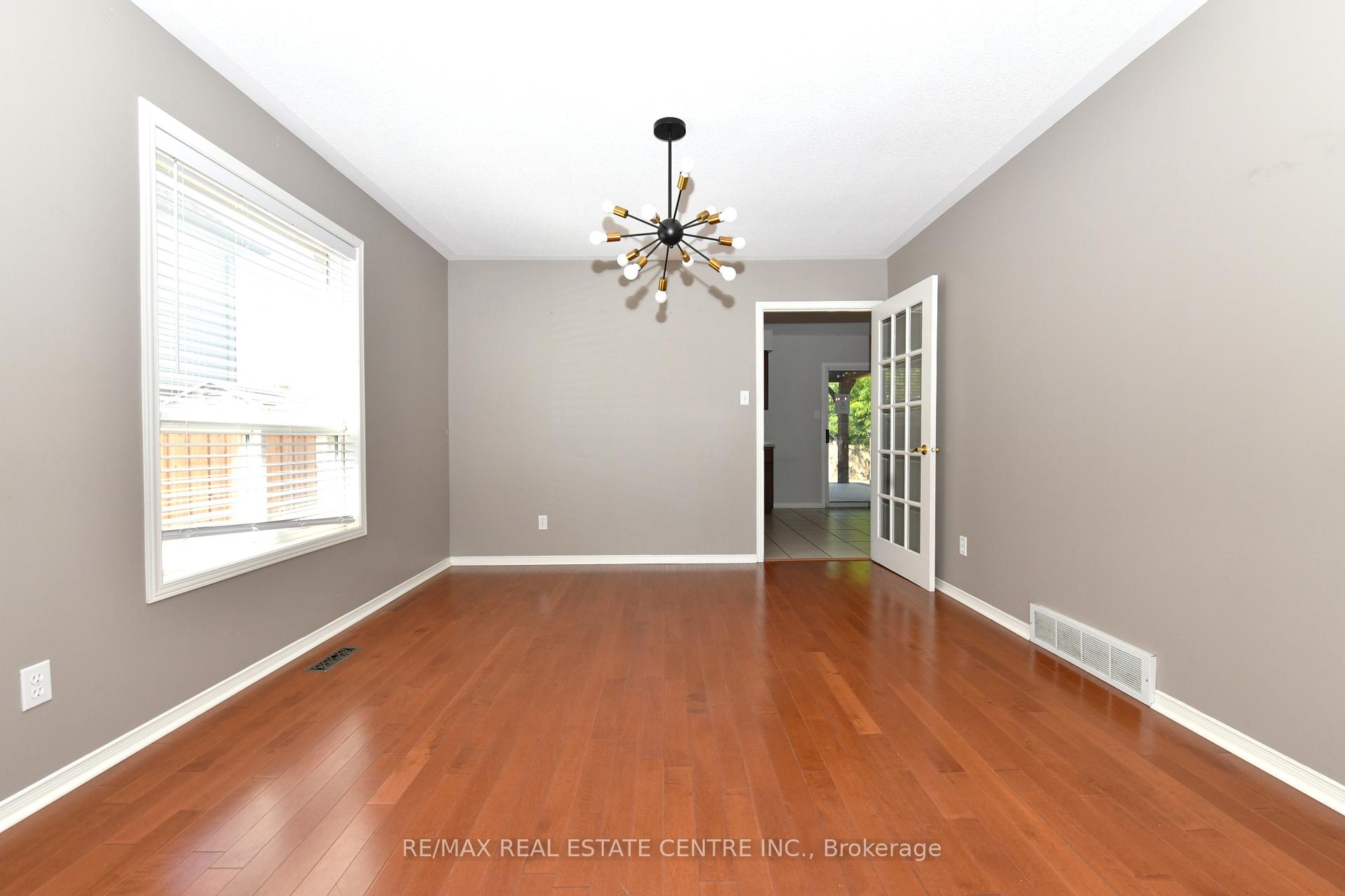 Photo 4 of 6 Shadyridge Place, Kitchener — HOMEH