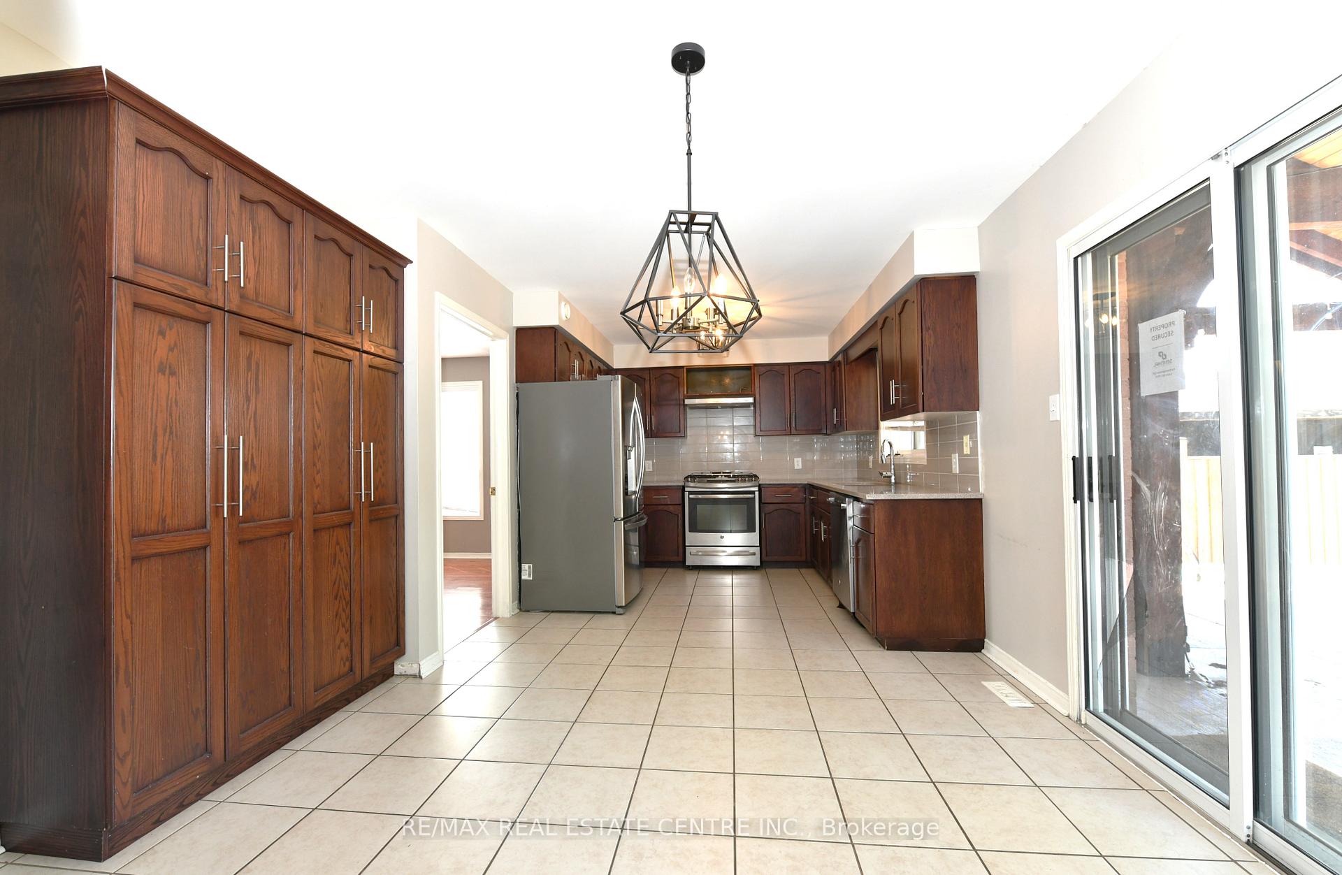 Photo 5 of 6 Shadyridge Place, Kitchener — HOMEH