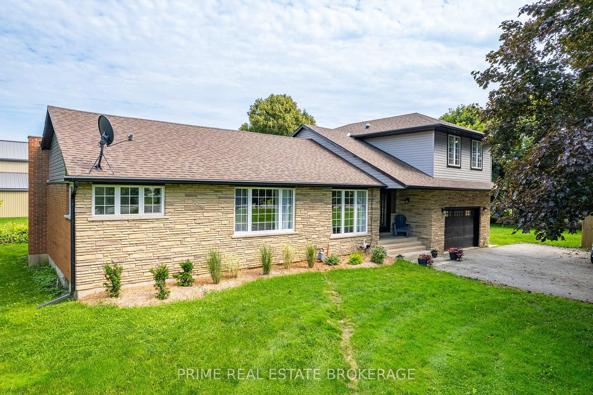 Photo 4 of 34694 Richmond Street, Lucan Biddulph, Rural Lucan Biddulph — HOMEH